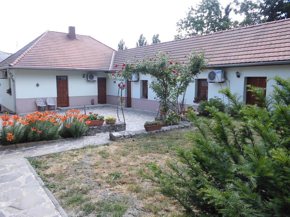 Hotel Retel Vitez Vendeghaz Sárospatak Zewnętrze zdjęcie